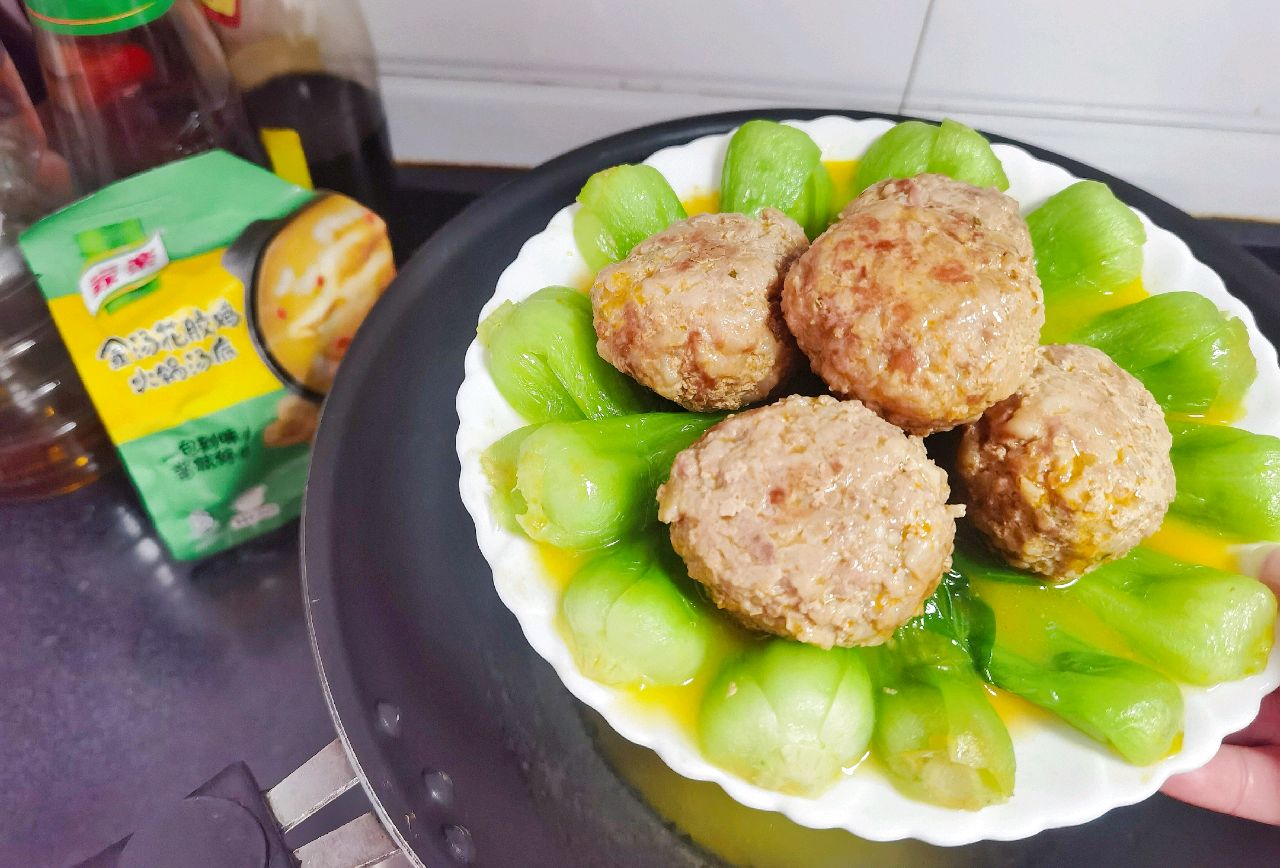 金汤花胶鸡肉圆