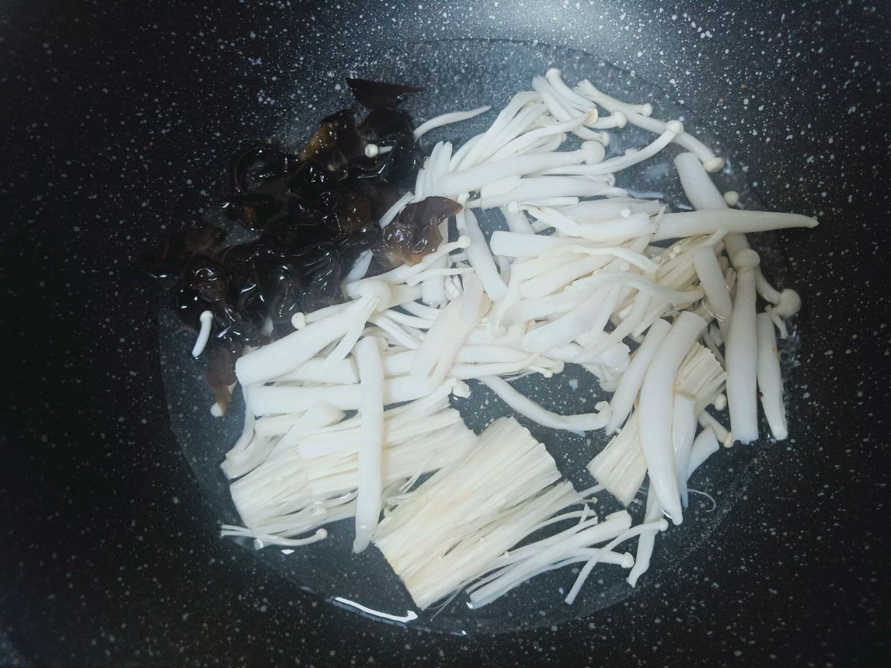 金针菇番茄鸡蛋汤