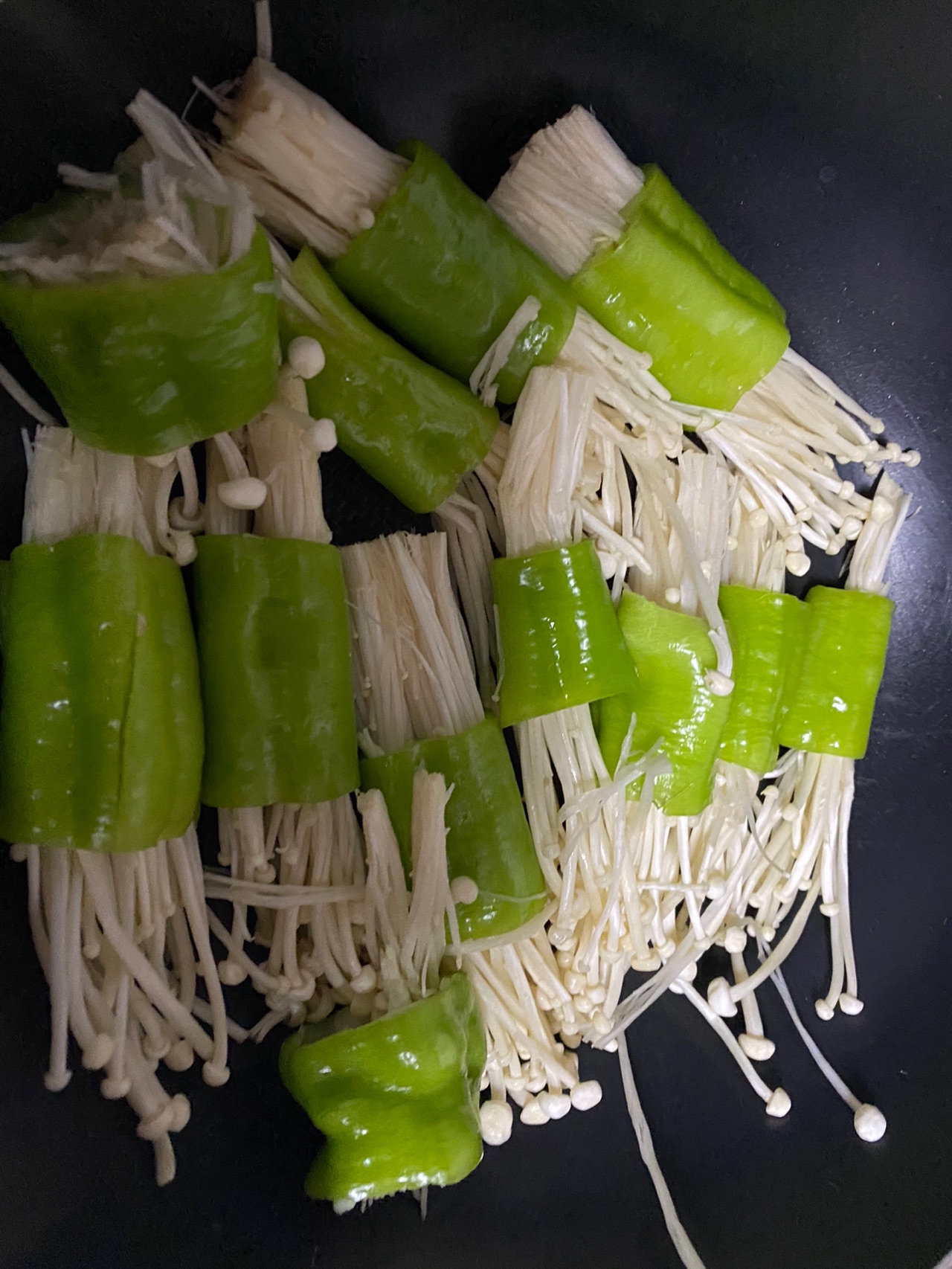 金针菇虎皮尖椒