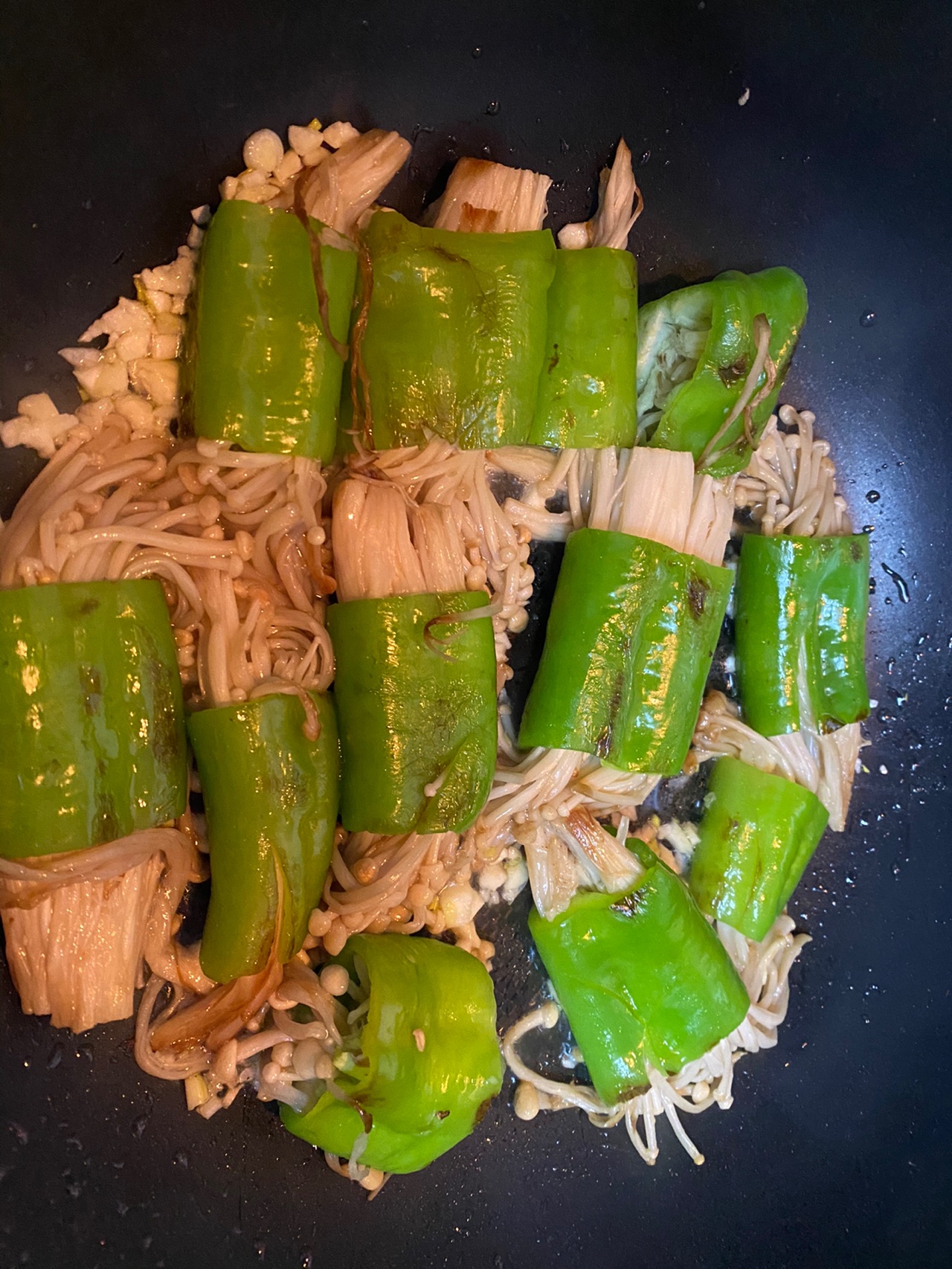 金针菇虎皮尖椒