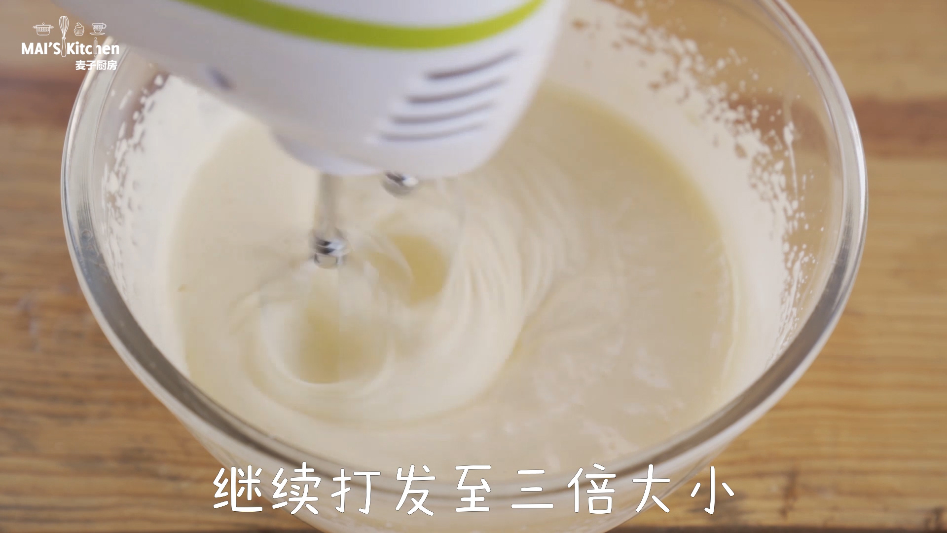 精致的瑞士草莓卷