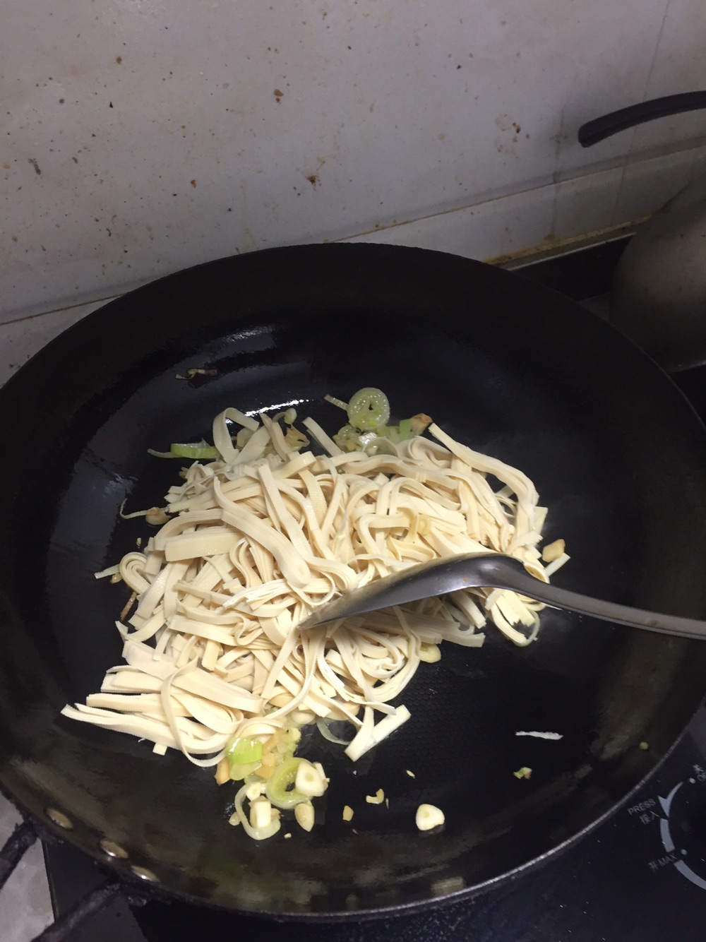 韭菜炒百叶