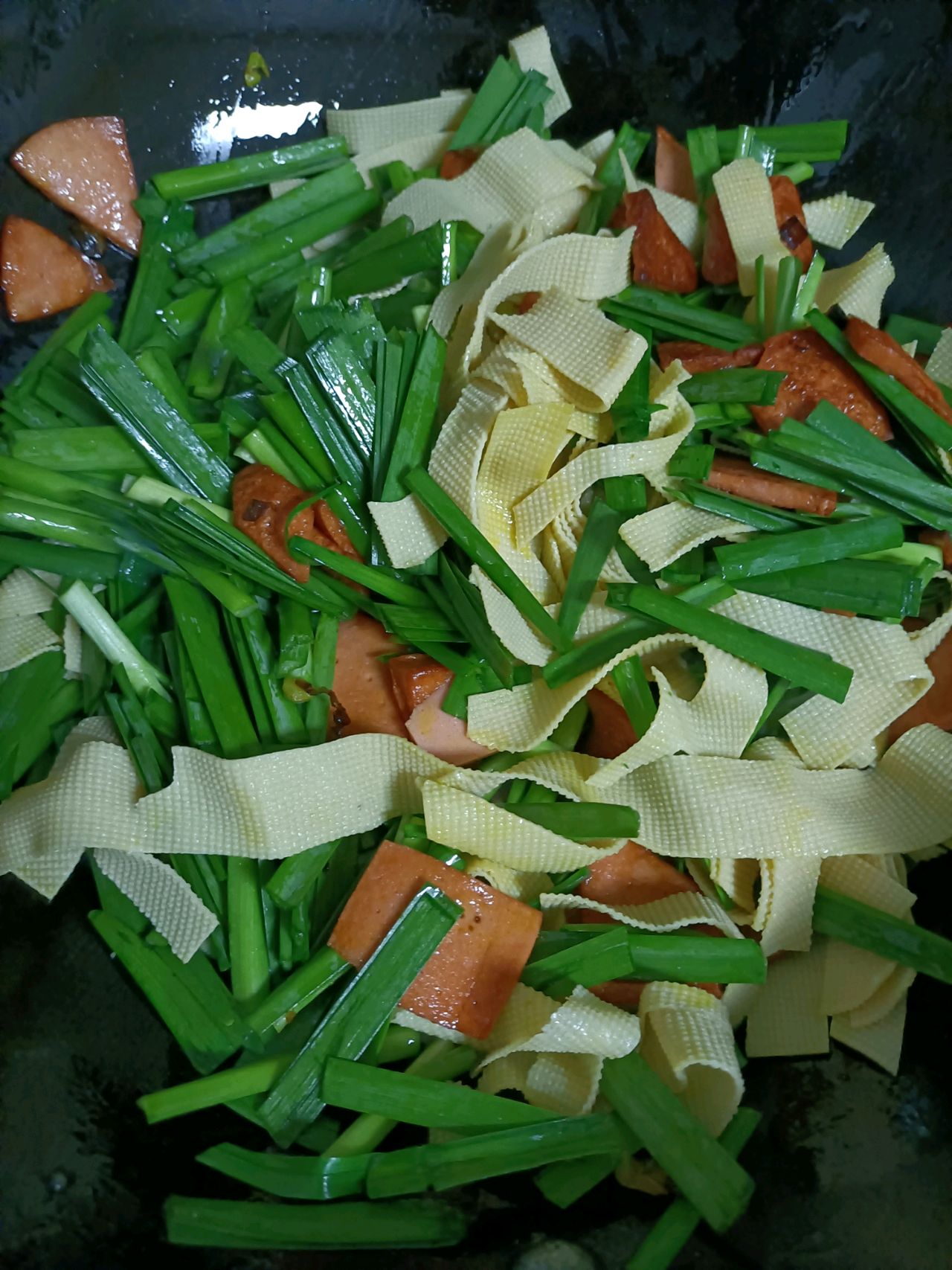 韭菜炒干豆腐火腿肠