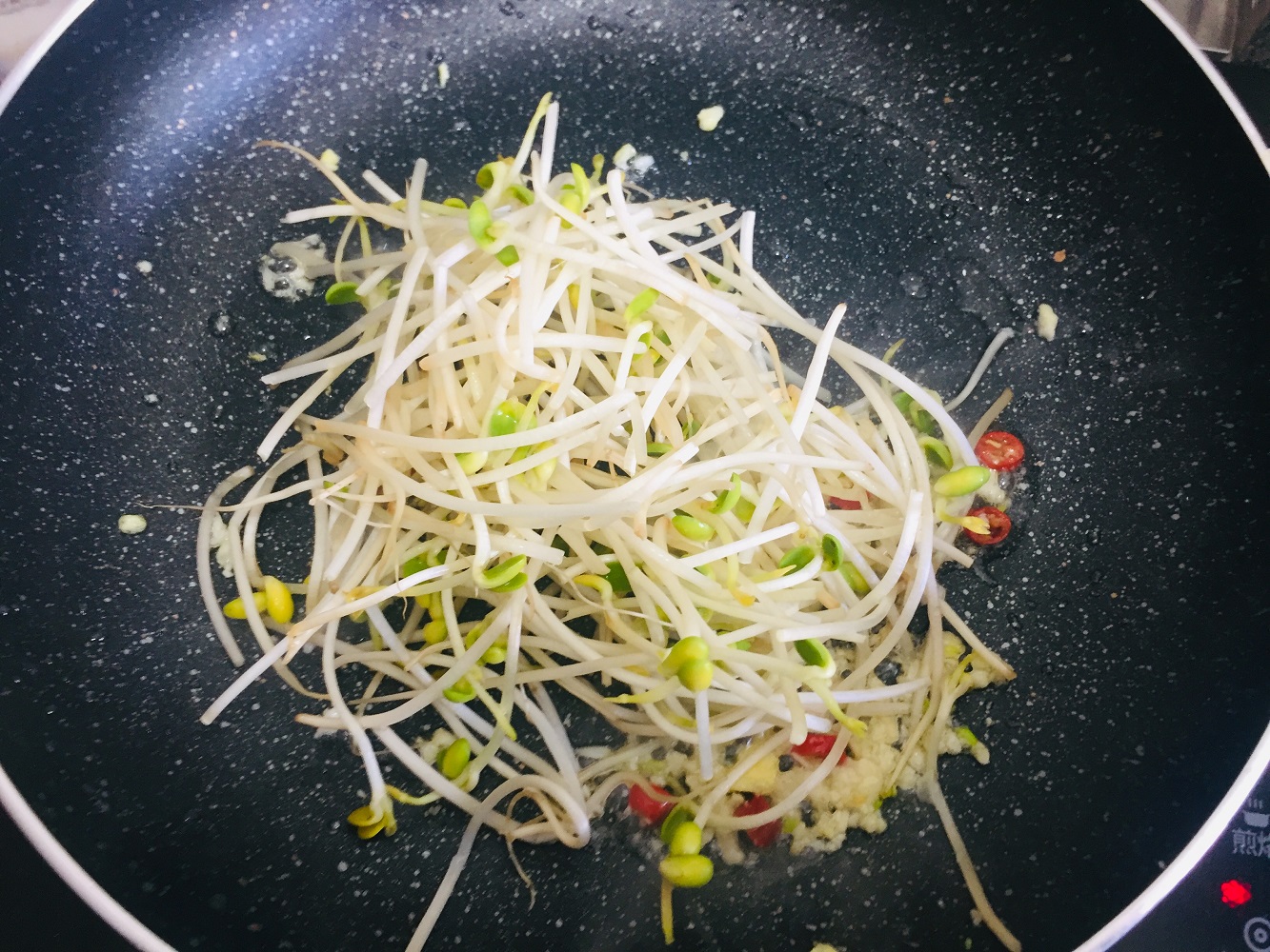 韭菜豆芽炒面