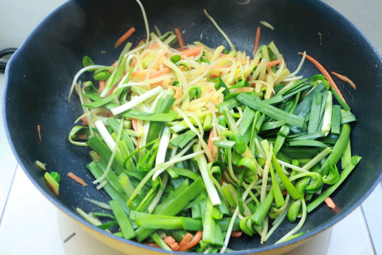 韭菜豆芽卷春饼