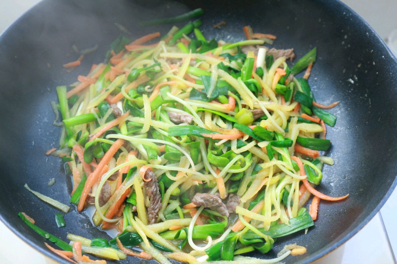 韭菜豆芽卷春饼