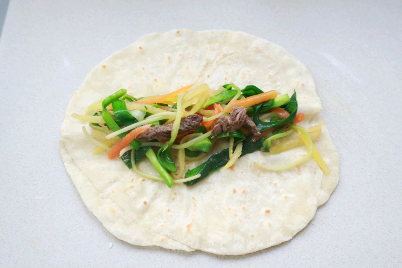 韭菜豆芽卷春饼