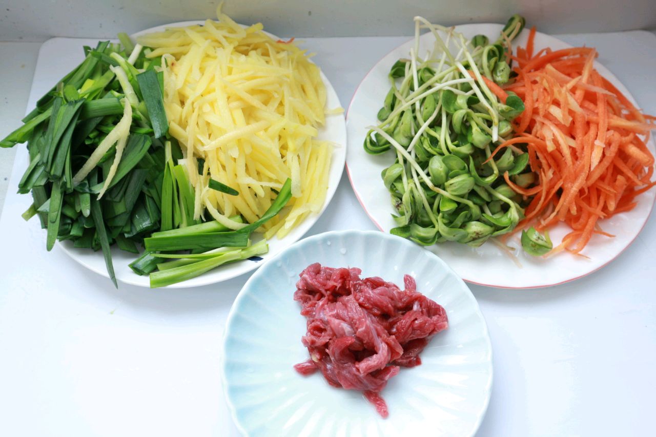 韭菜豆芽卷春饼