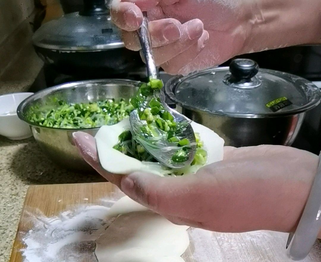 韭菜盒子最好的吃法，韭香浓郁，吃三个不过瘾