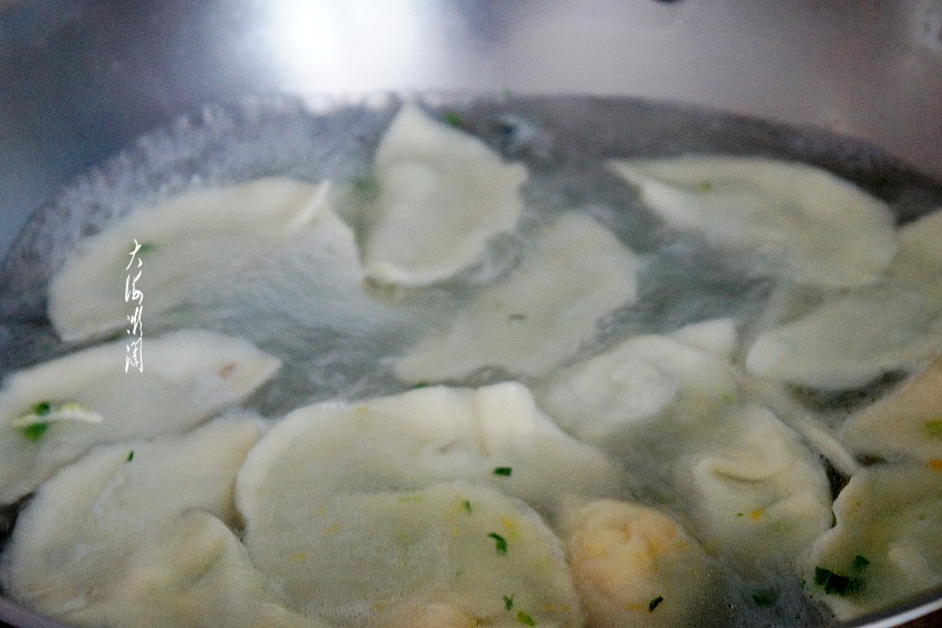 韭菜鸡蛋火腿肠馅水饺