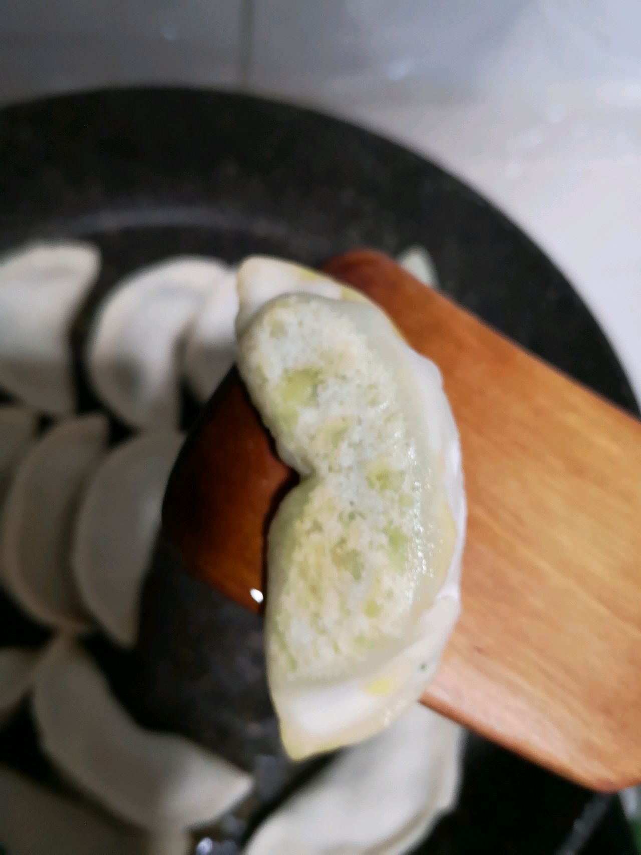 韭菜鸡蛋馅锅贴