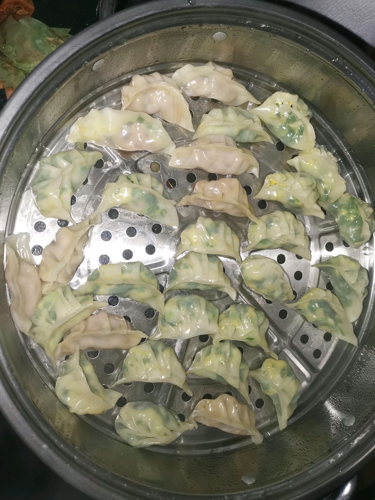 韭菜鸡蛋馅和香菇猪肉馅