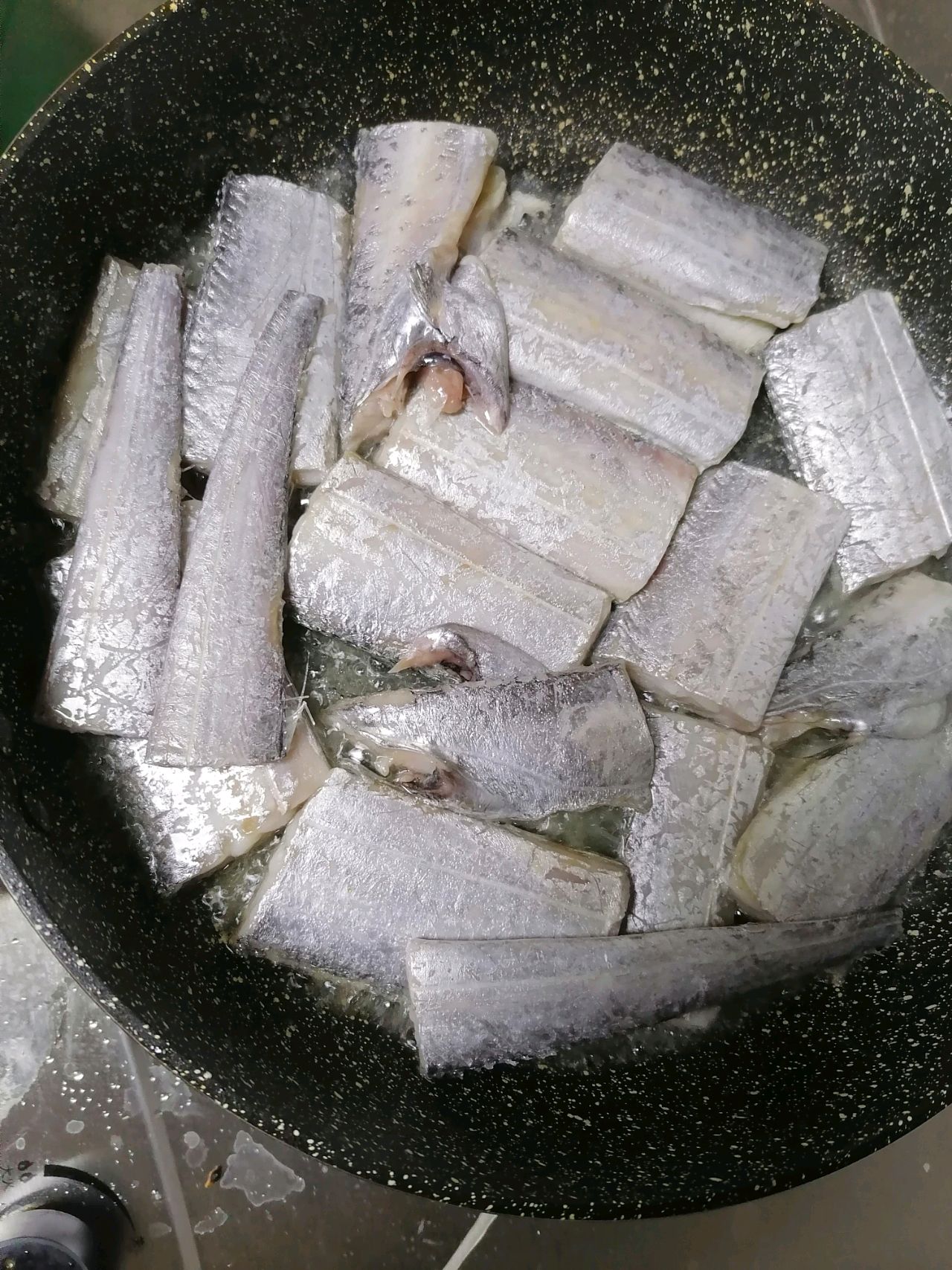 韭菜烧刀鱼