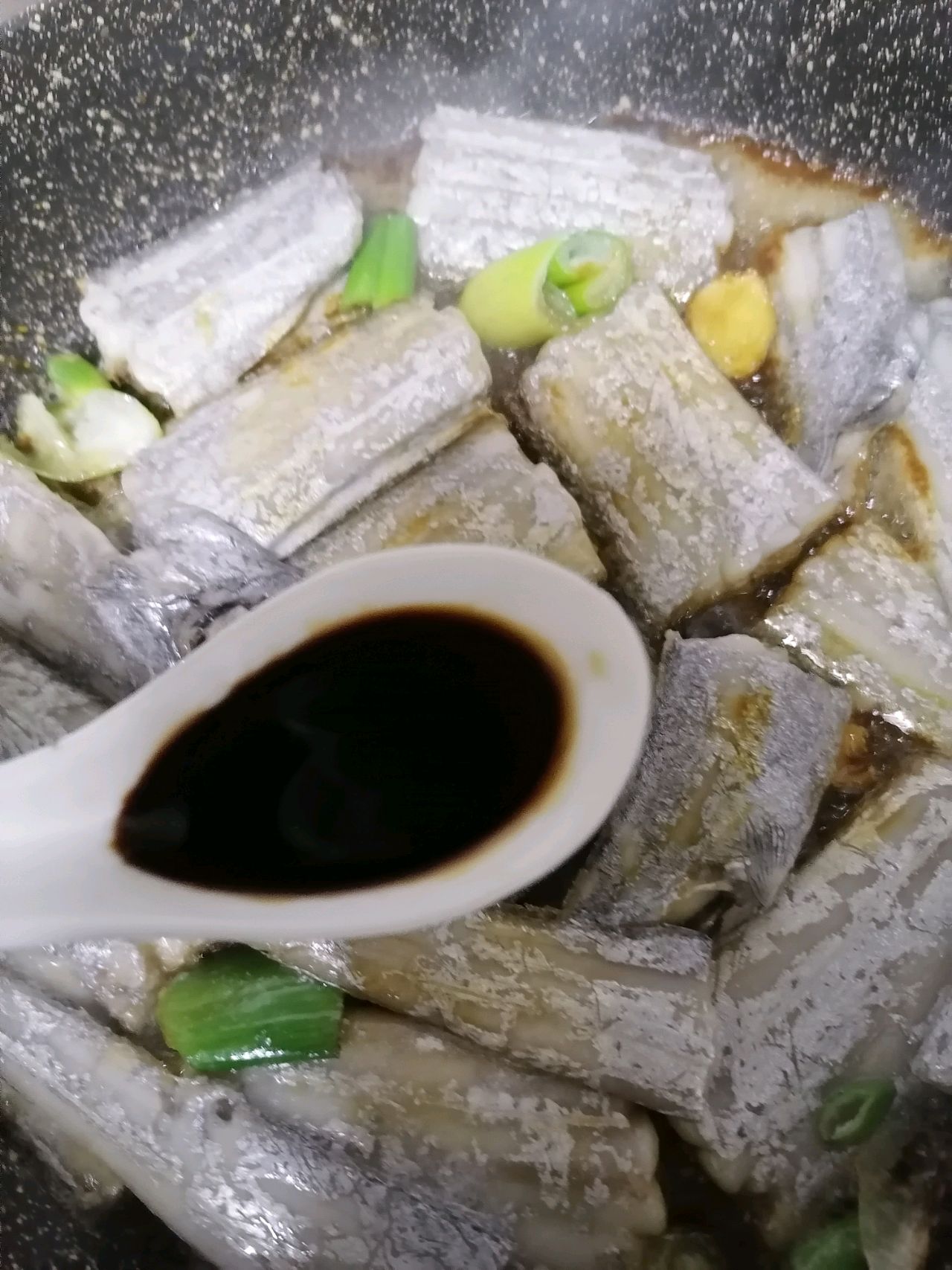 韭菜烧刀鱼