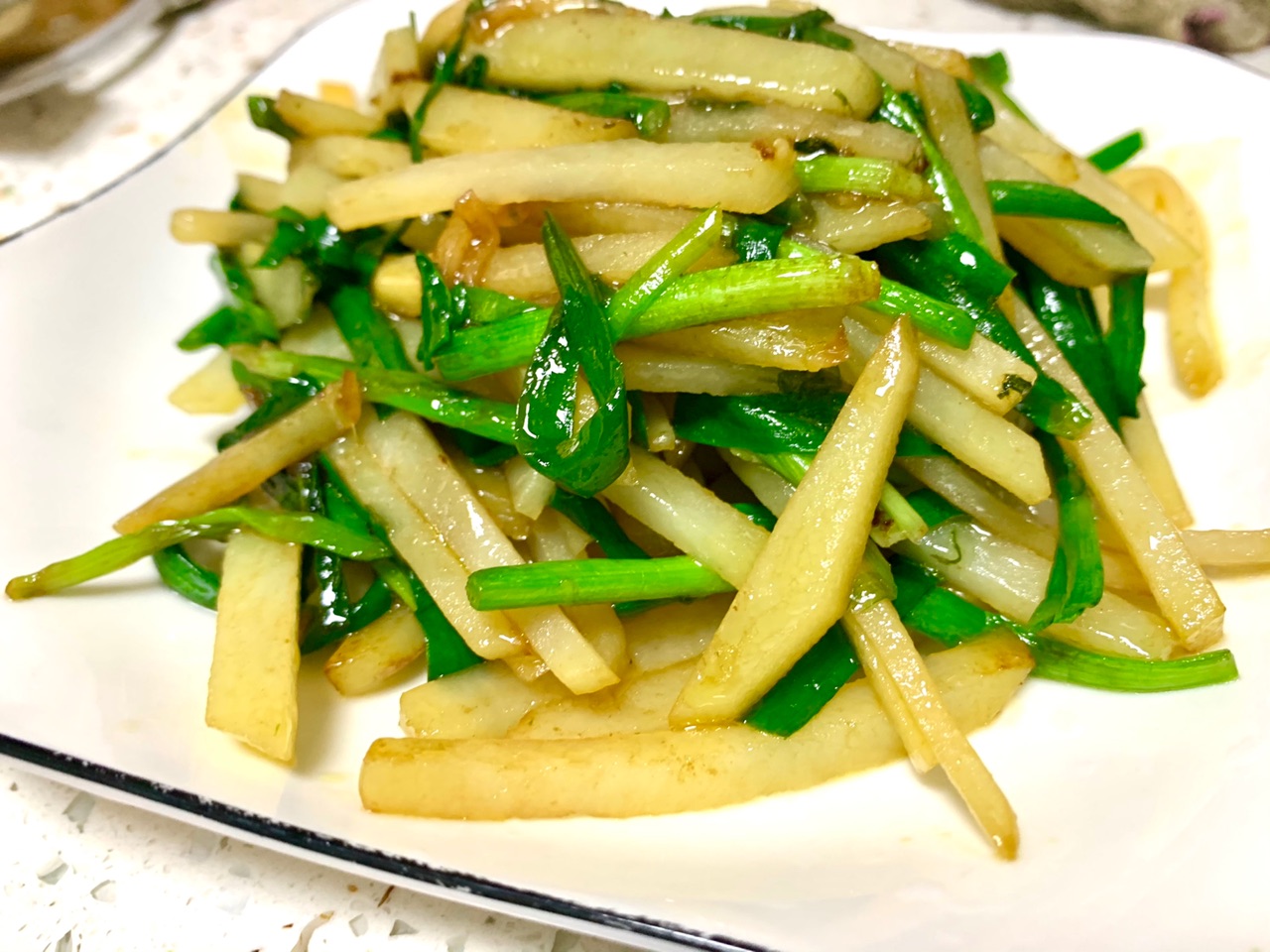 韭菜土豆丝