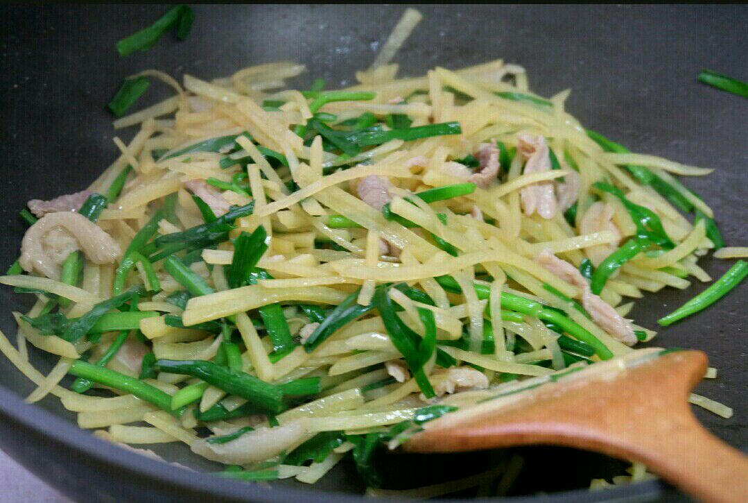 韭菜土豆丝炒肉丝