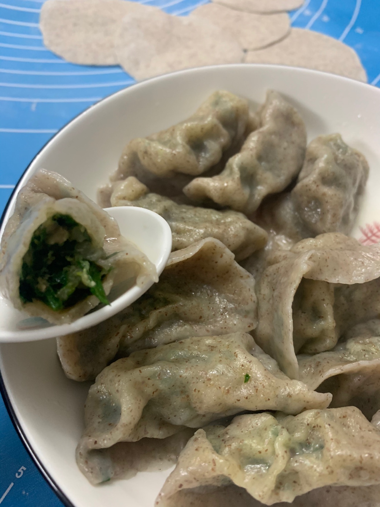 韭菜猪肉饺子（杂粮面）