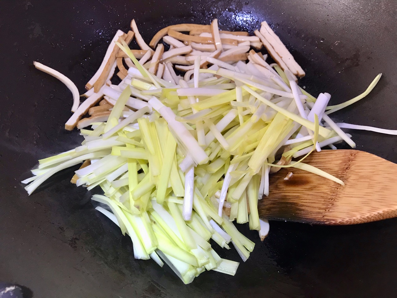 韭黄炒香干