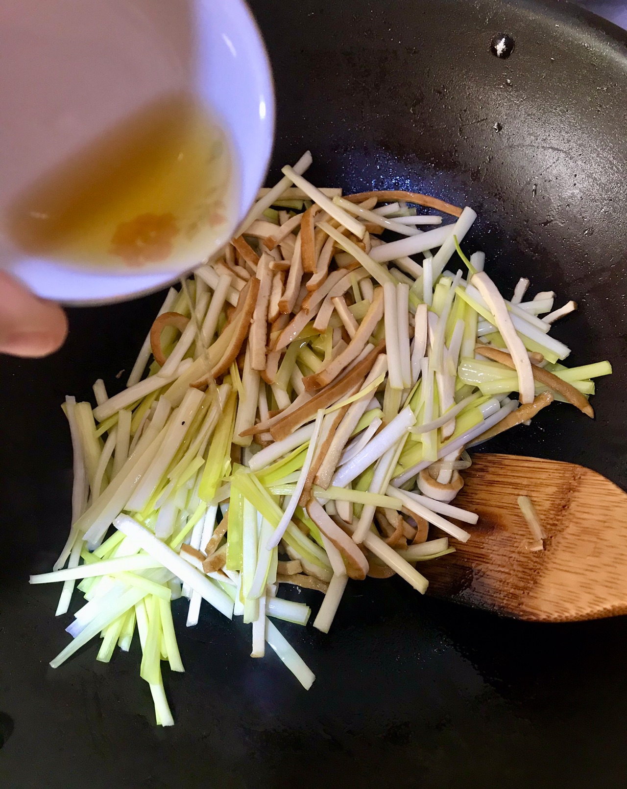 韭黄炒香干