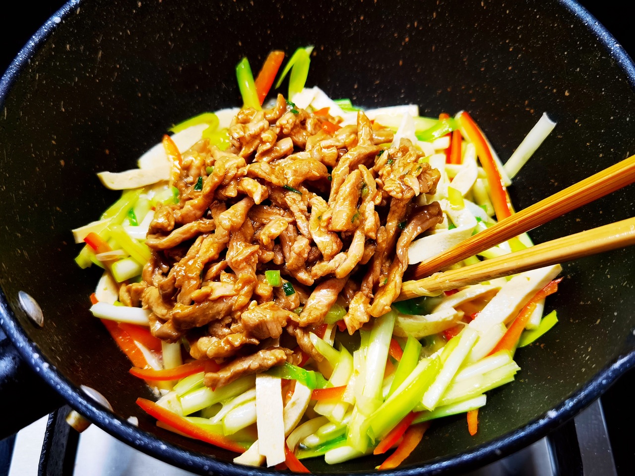 韭黄豆干肉丝卷饼