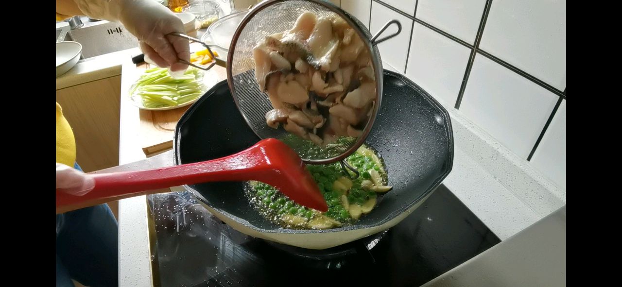 韭黄烩鱼片