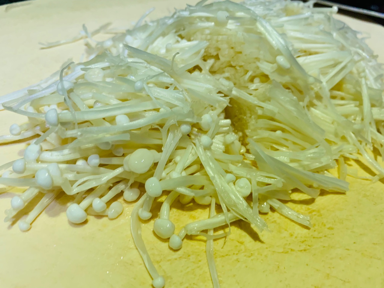 旧庄蚝油金针菇炒日本豆腐