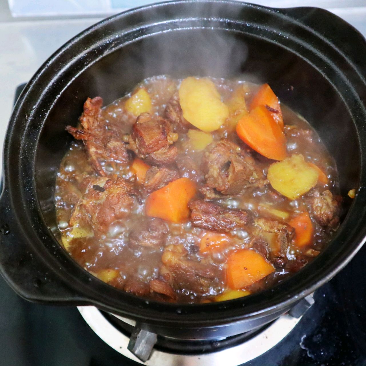 巨好吃的红烧排骨土豆❗️(砂锅慢炖就是香)