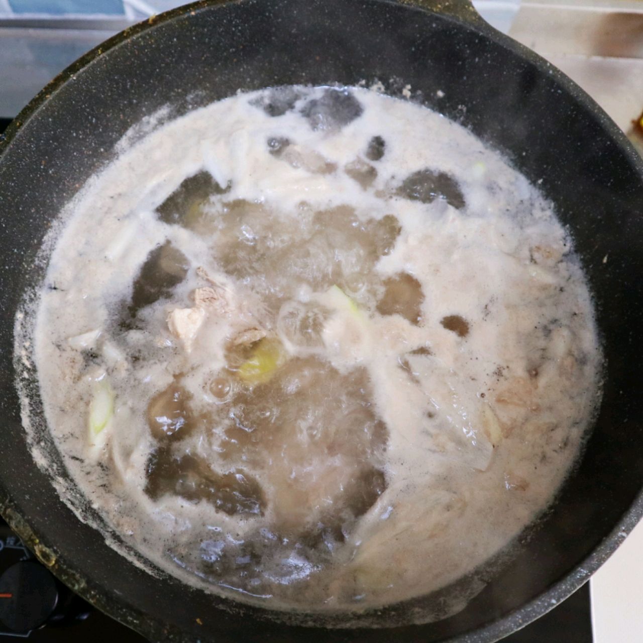 巨好吃的红烧排骨土豆❗️(砂锅慢炖就是香)