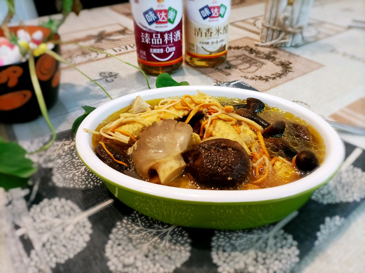 菌菇虫草炖鸡