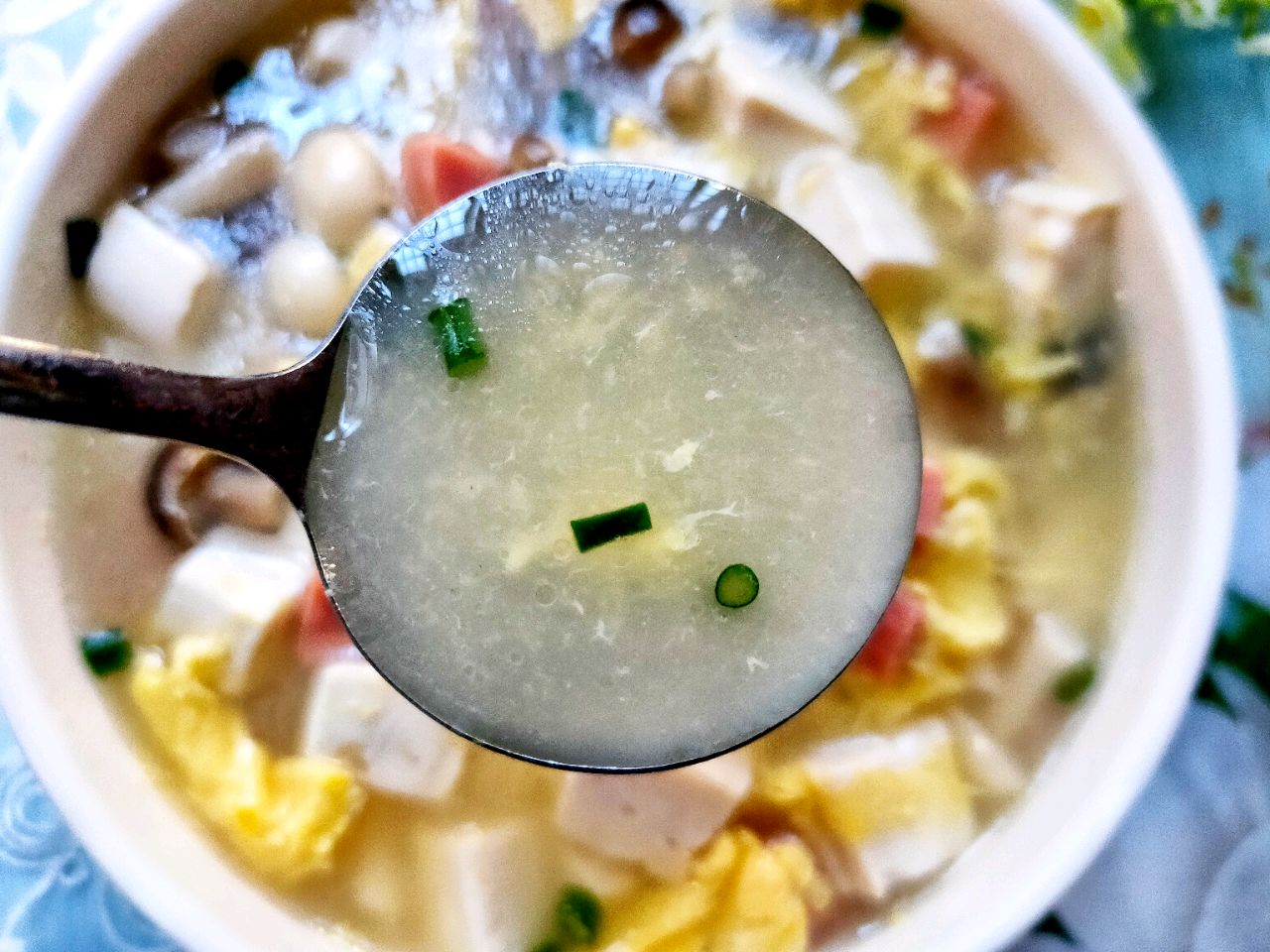 菌菇豆腐鸡蛋汤