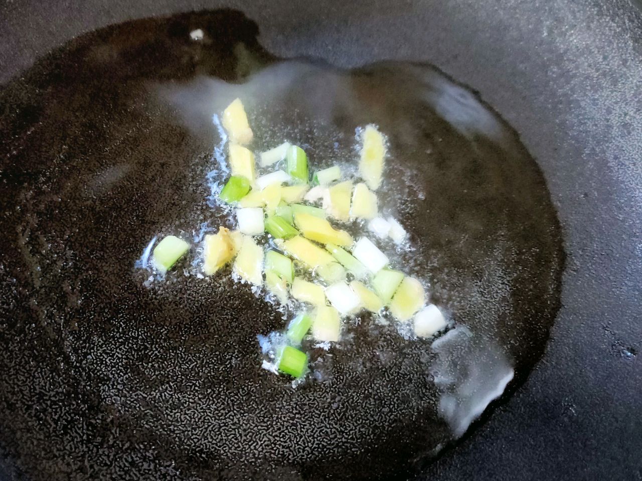 菌菇豆腐鸡蛋汤