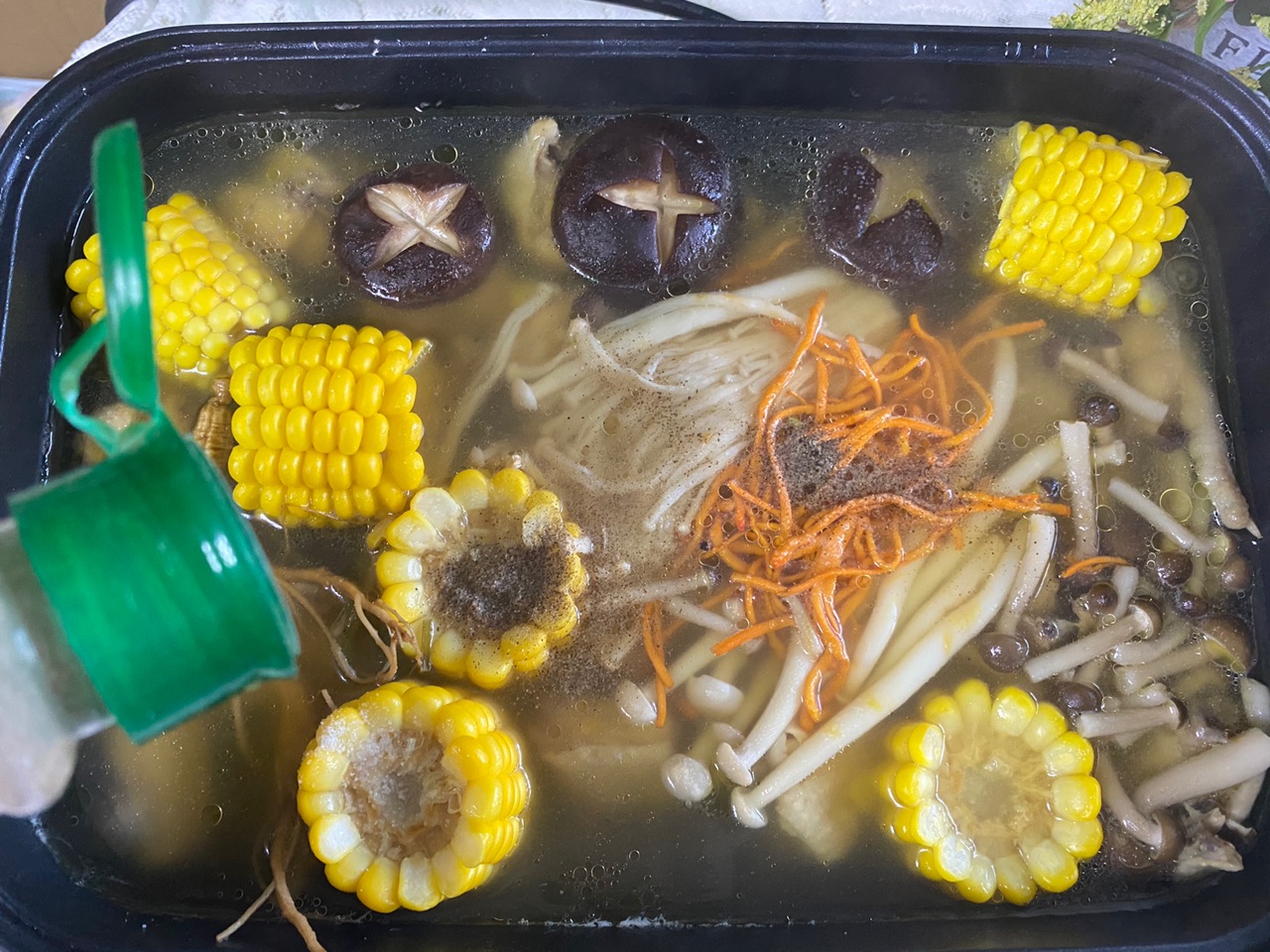 菌菇鸡汤面
