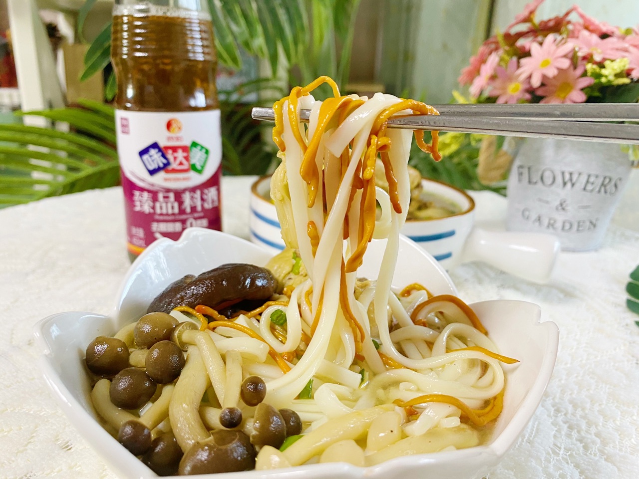 菌菇鸡汤面