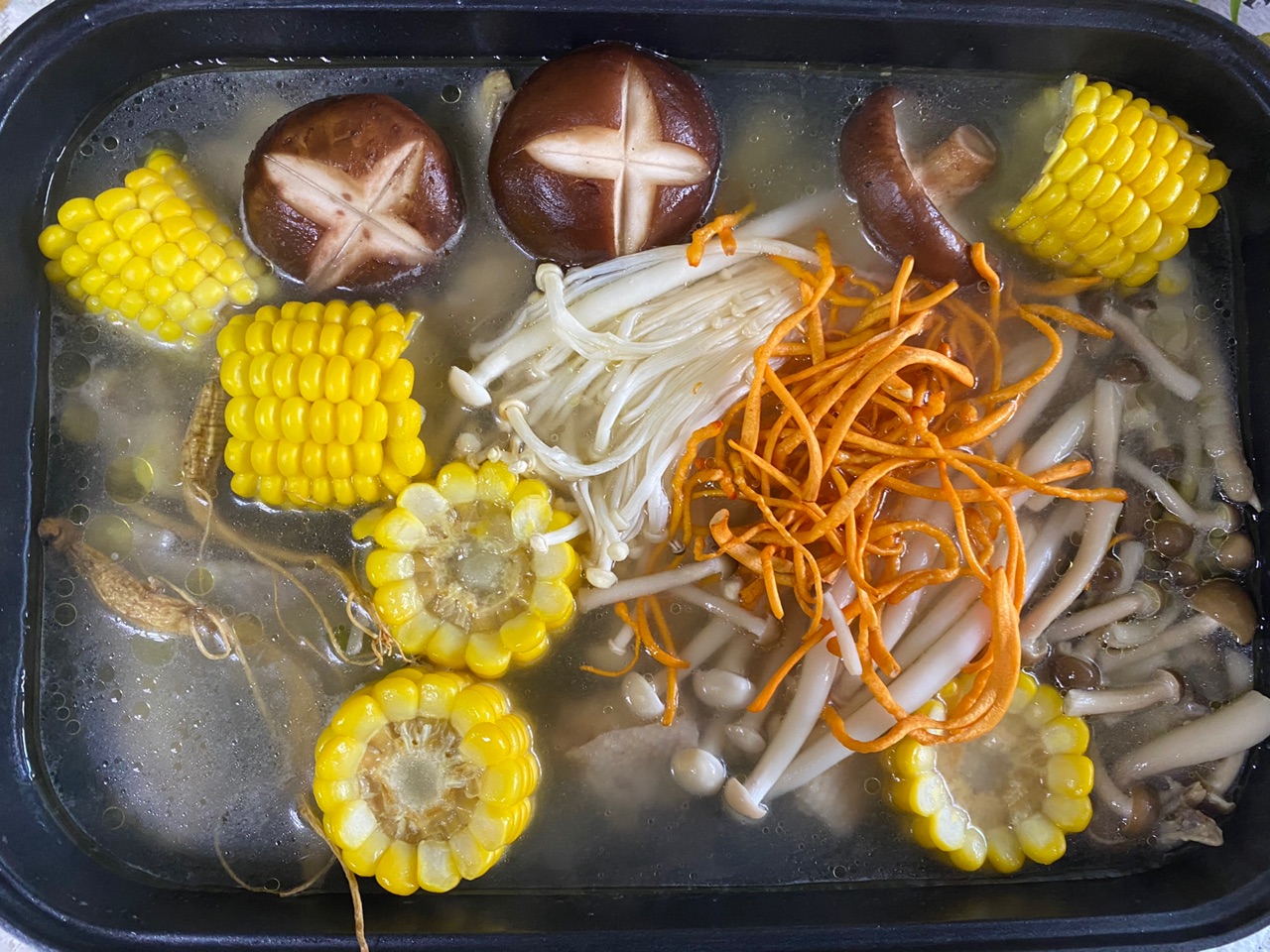菌菇鸡汤面