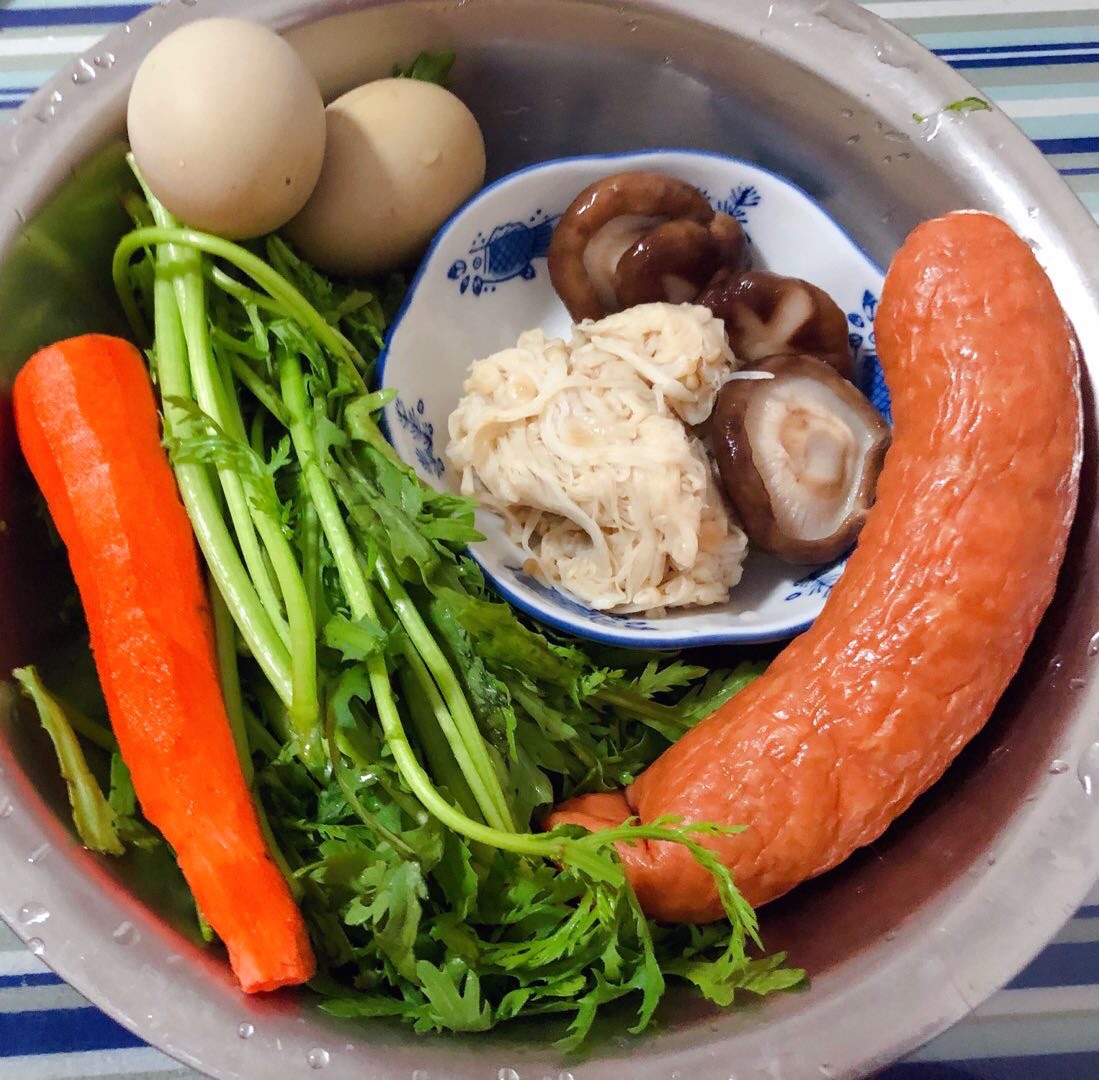菌菇香肠茼蒿鸡蛋米堡