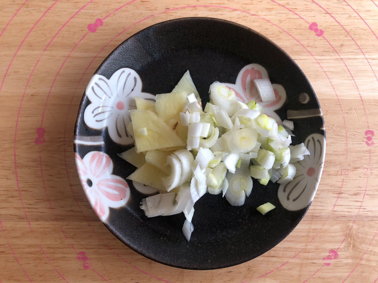 菌菇鸭血粉丝汤：