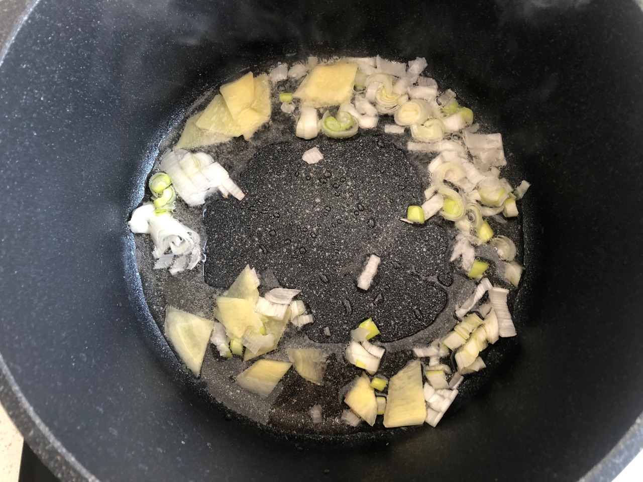 菌菇鸭血粉丝汤：