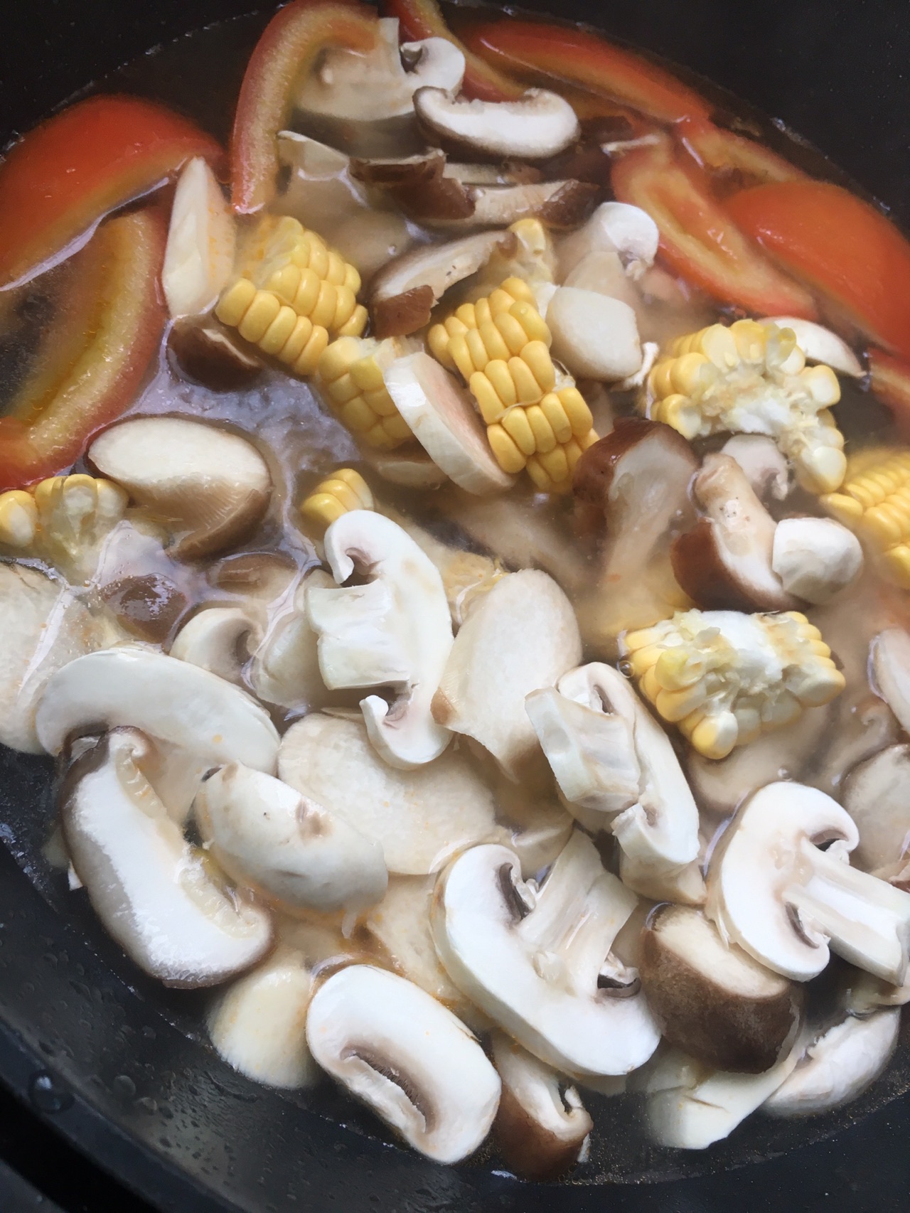 菌菇玉米酸汤锅