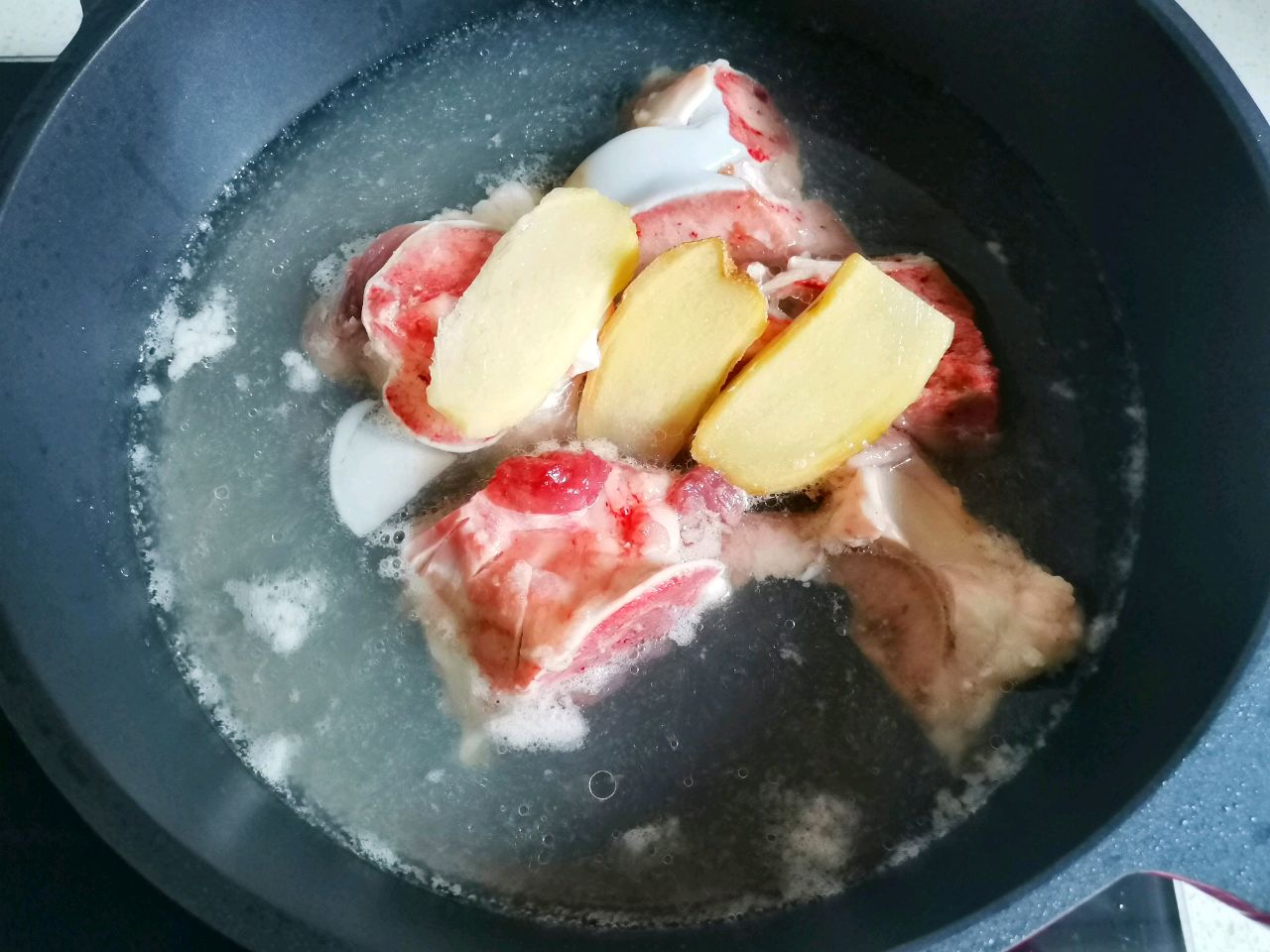 菌菇玉米筒子骨汤