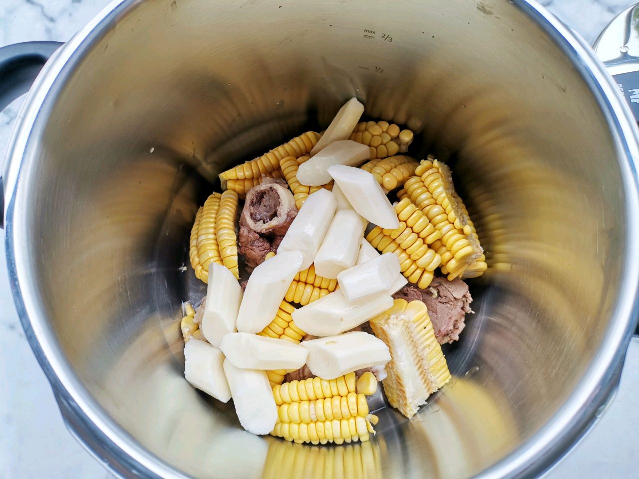 菌菇玉米筒子骨汤