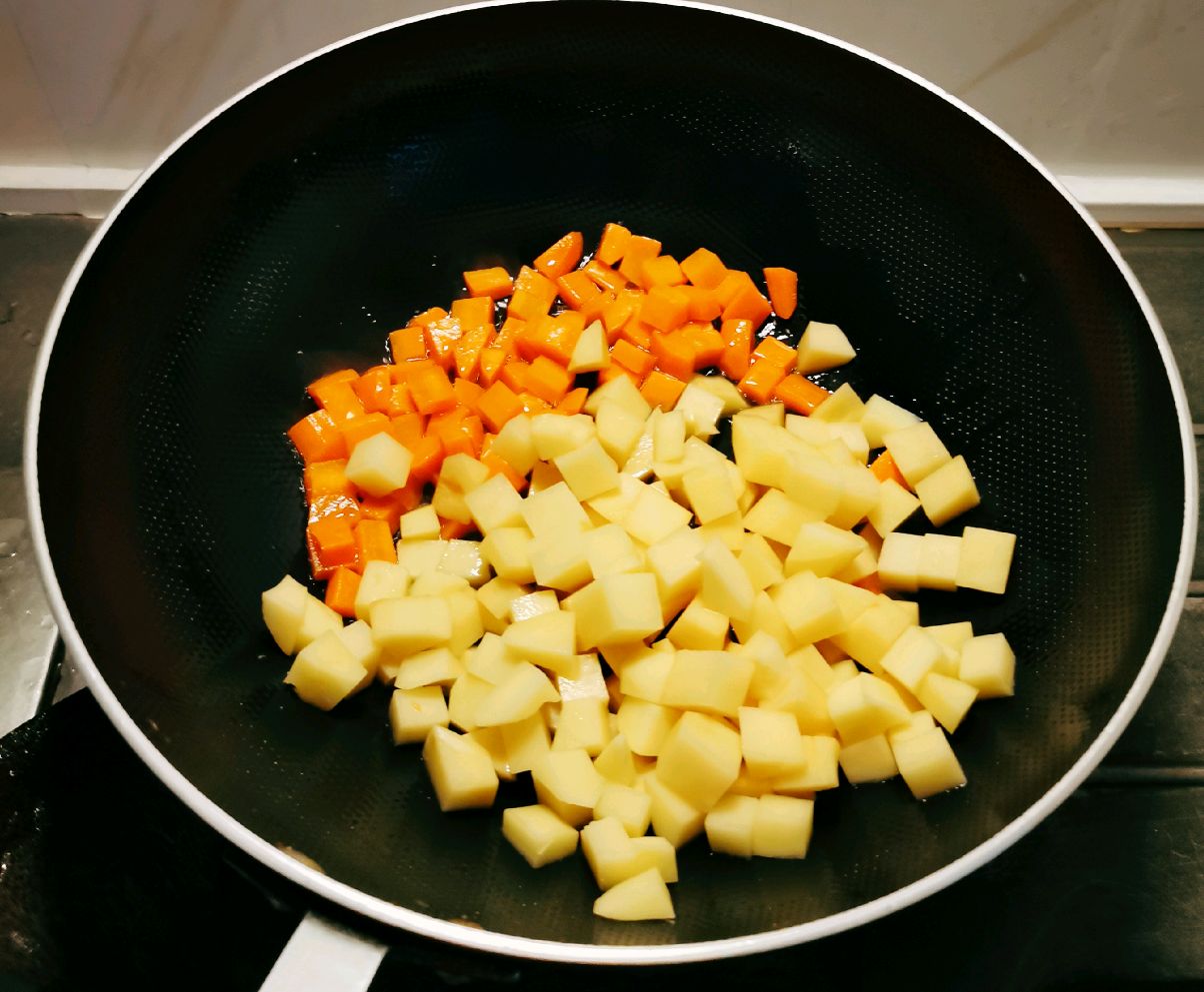 咖喱口味的牛肉土豆饭