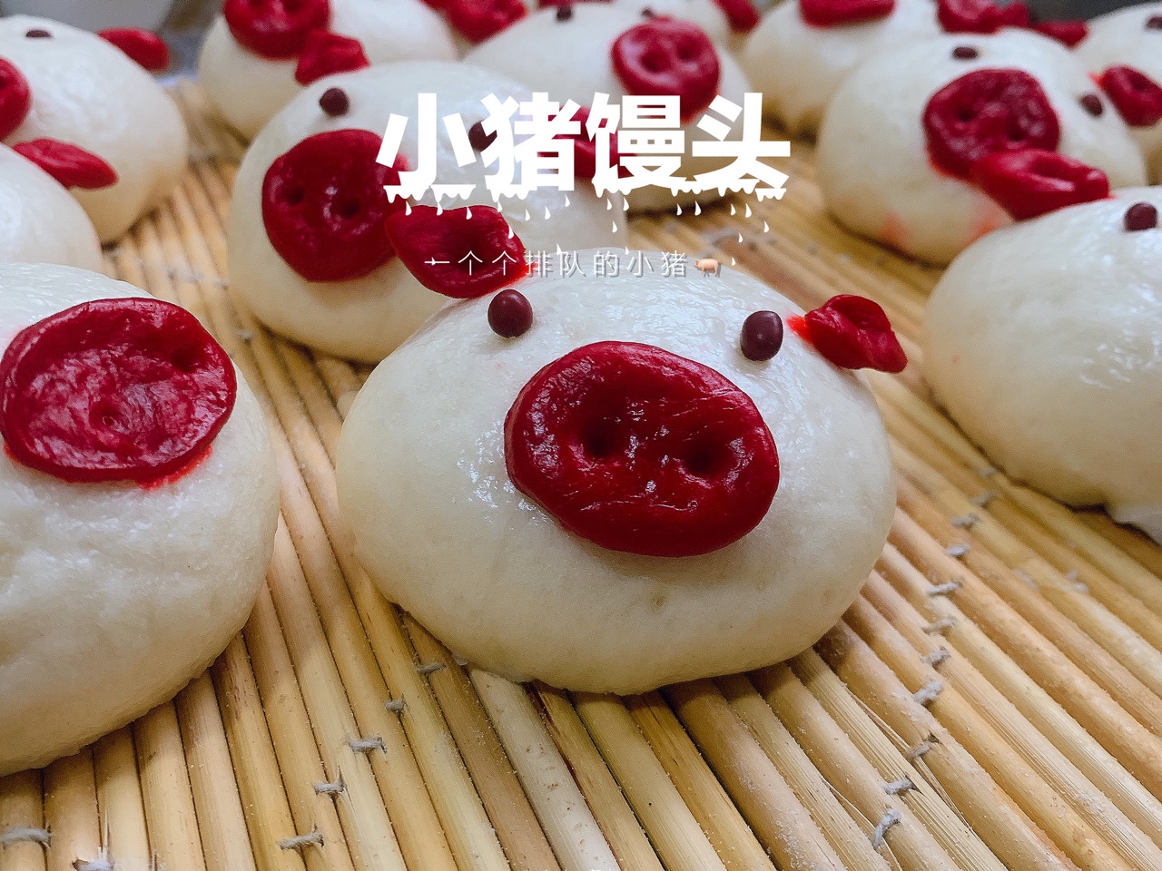 卡通小猪奶黄包