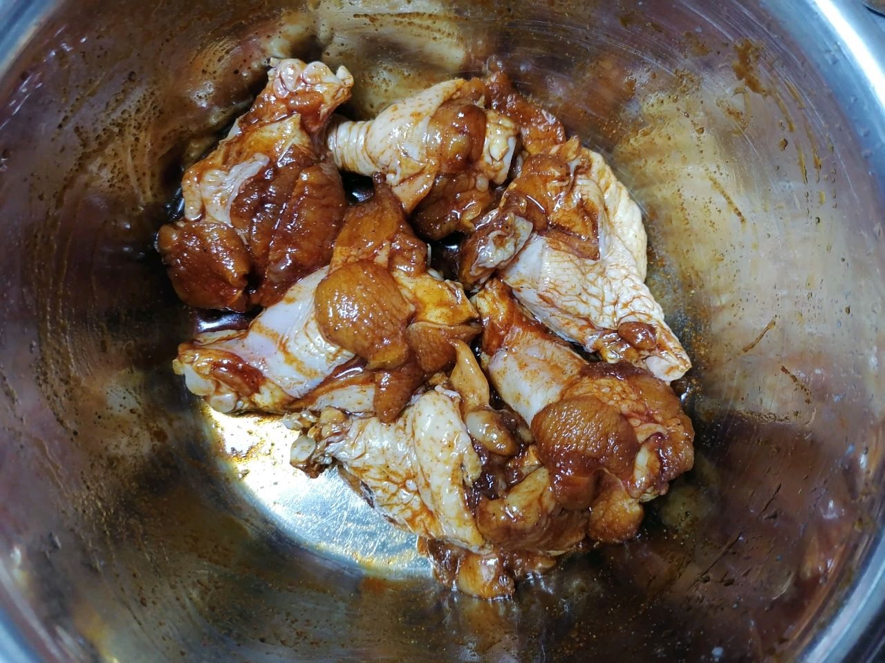 烤鸡翅根和彩椒