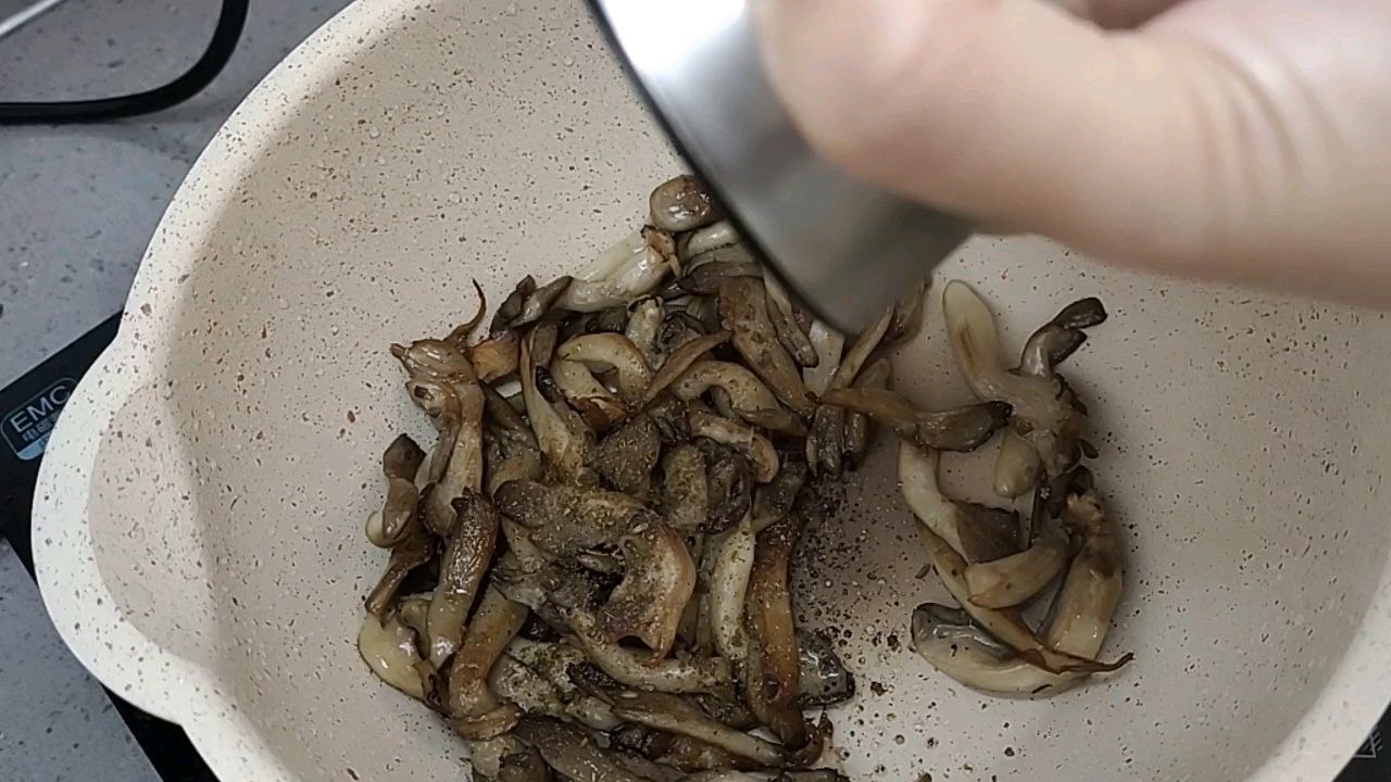 烤肉味干煸蘑菇