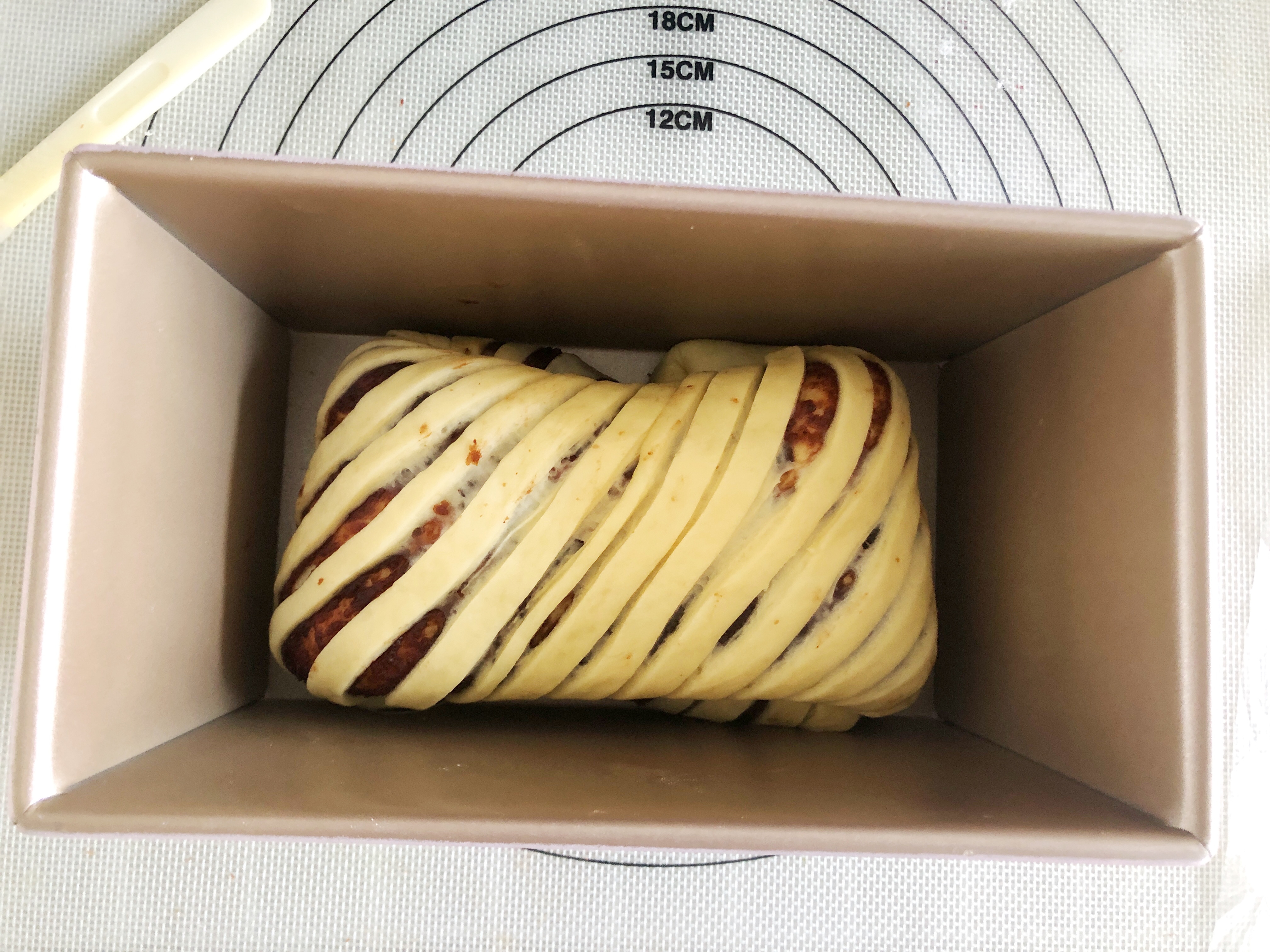 烤箱烤炼乳红豆沙吐司