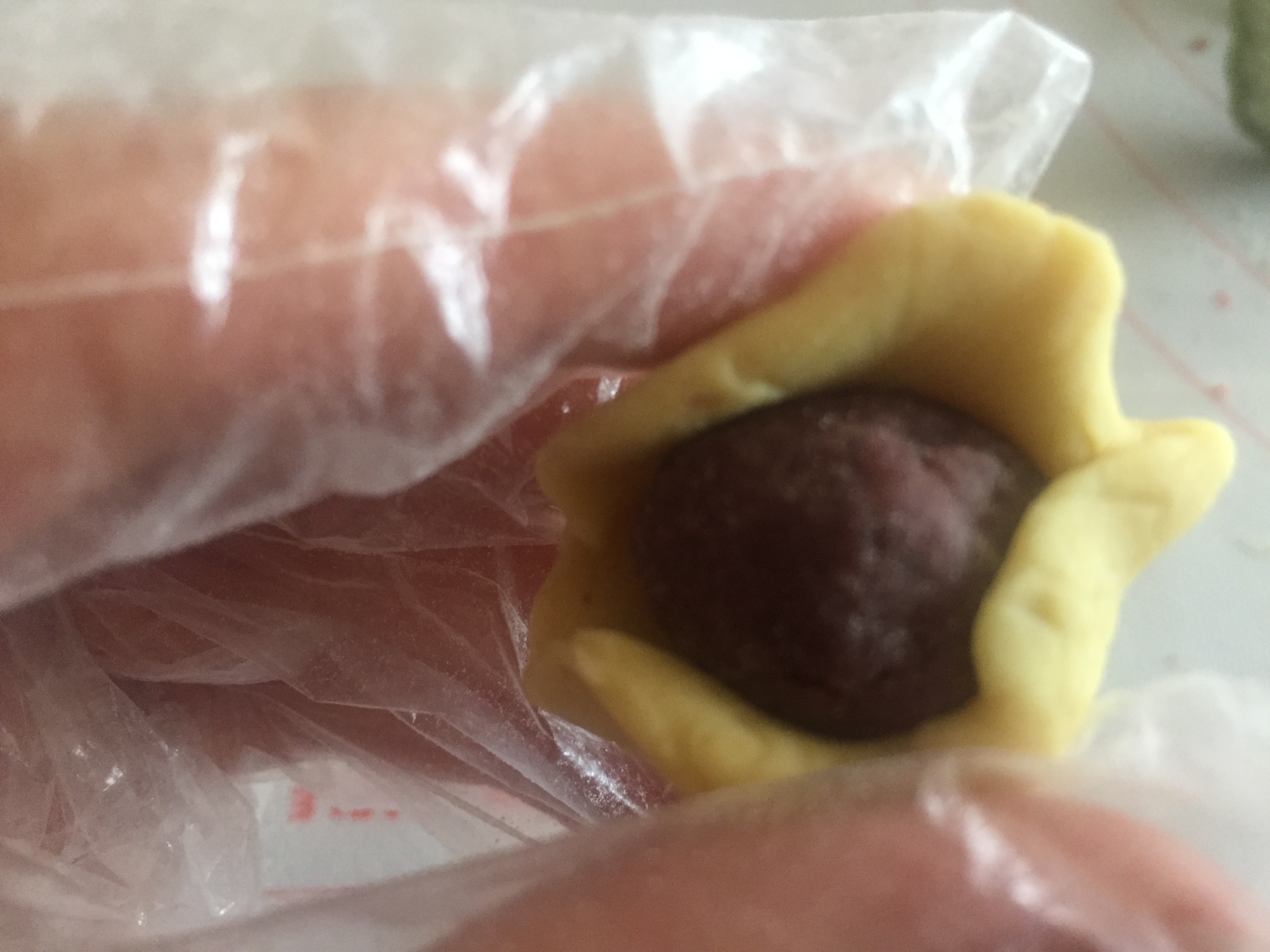 可爱的迷你桃山皮月饼