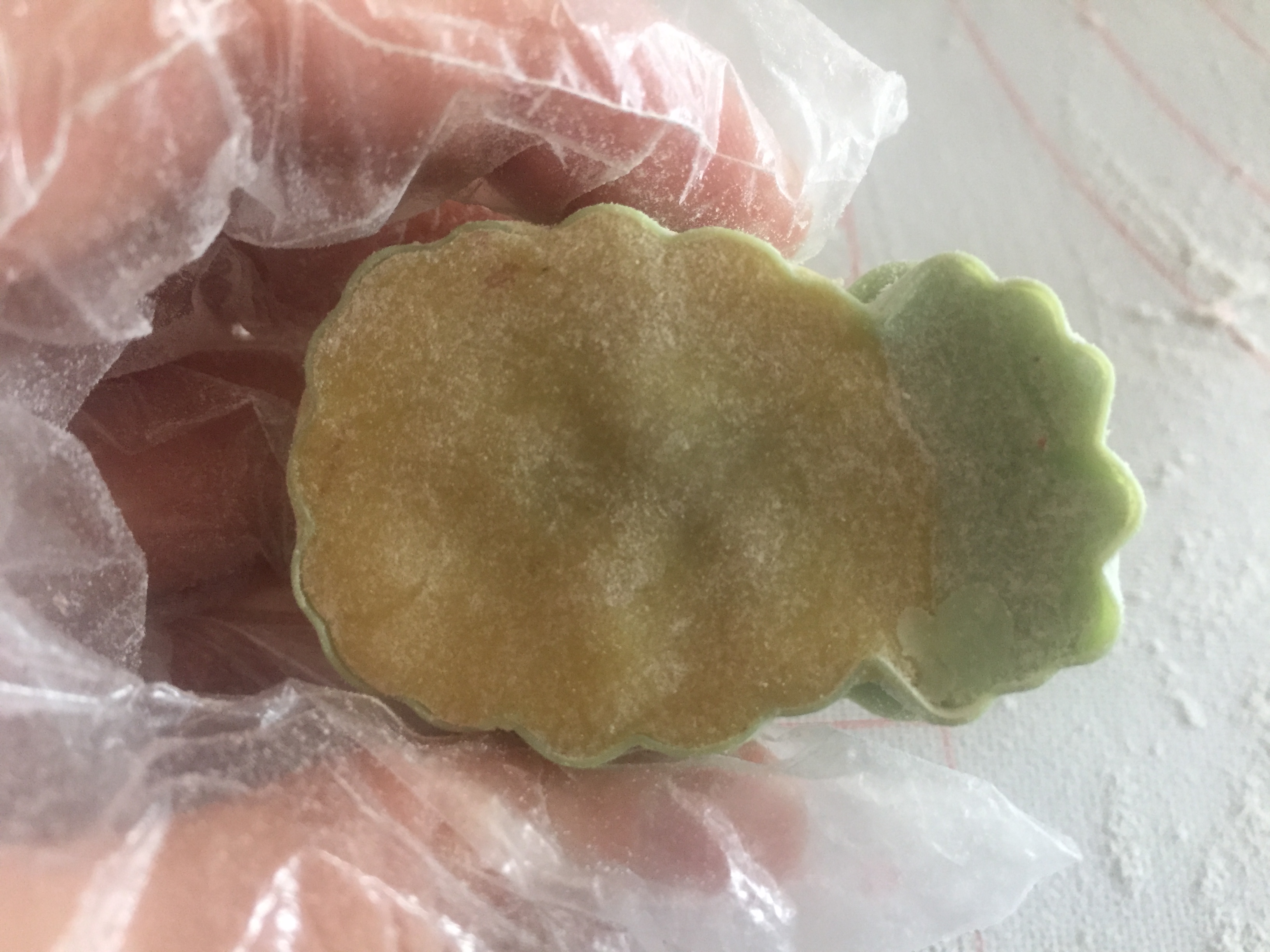 可爱的迷你桃山皮月饼