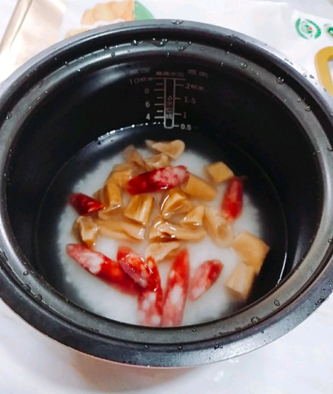 可爱的雪人饭团(萝卜干腊肠饭)
