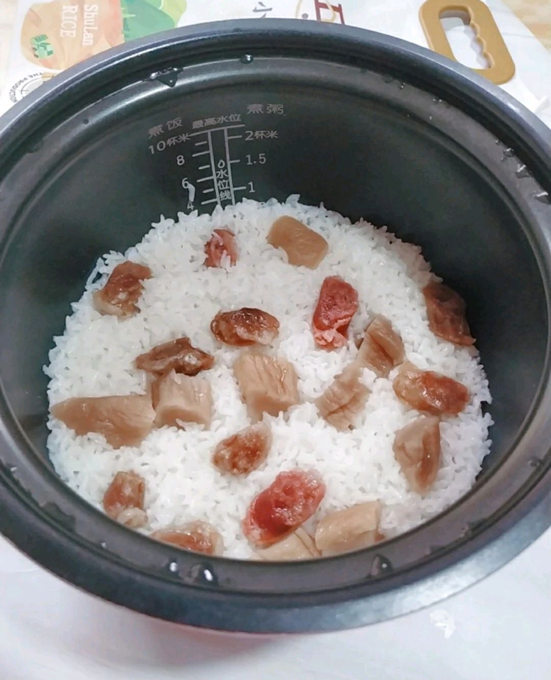 可爱的雪人饭团(萝卜干腊肠饭)