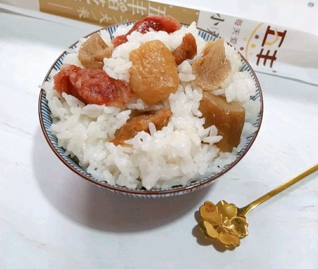 可爱的雪人饭团(萝卜干腊肠饭)